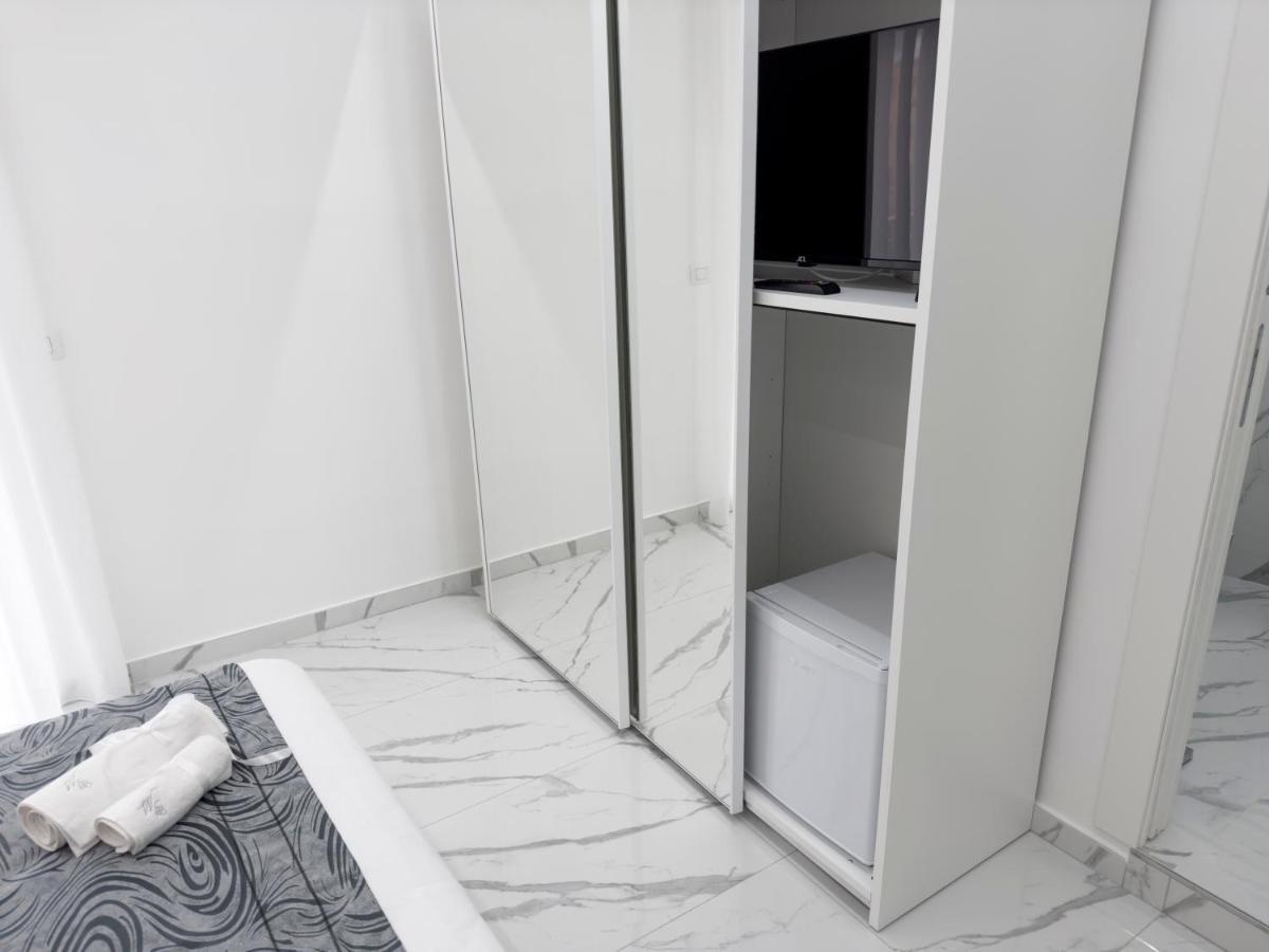 White Elegance Luxury B&B Caserta Exterior foto