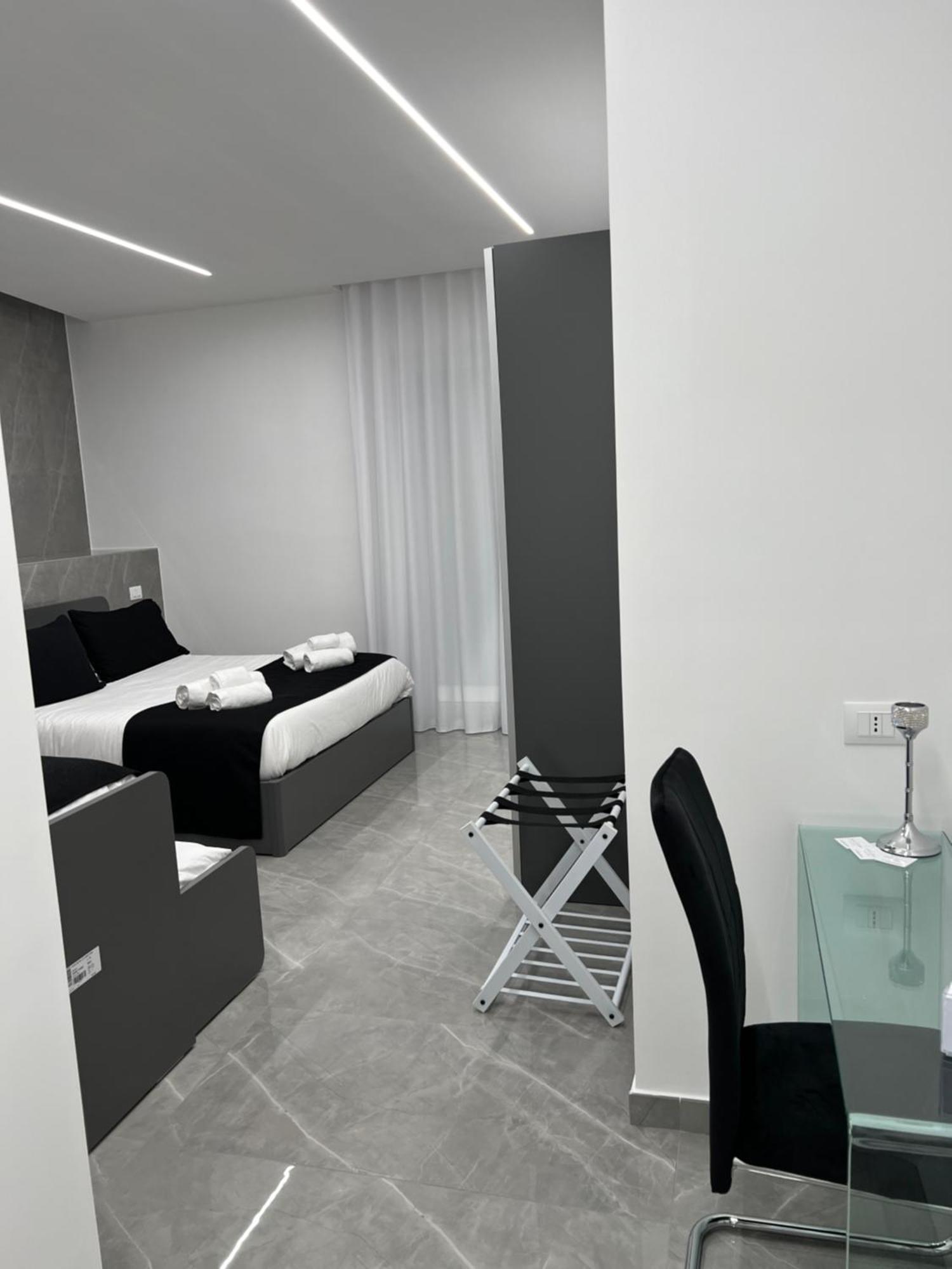 White Elegance Luxury B&B Caserta Exterior foto