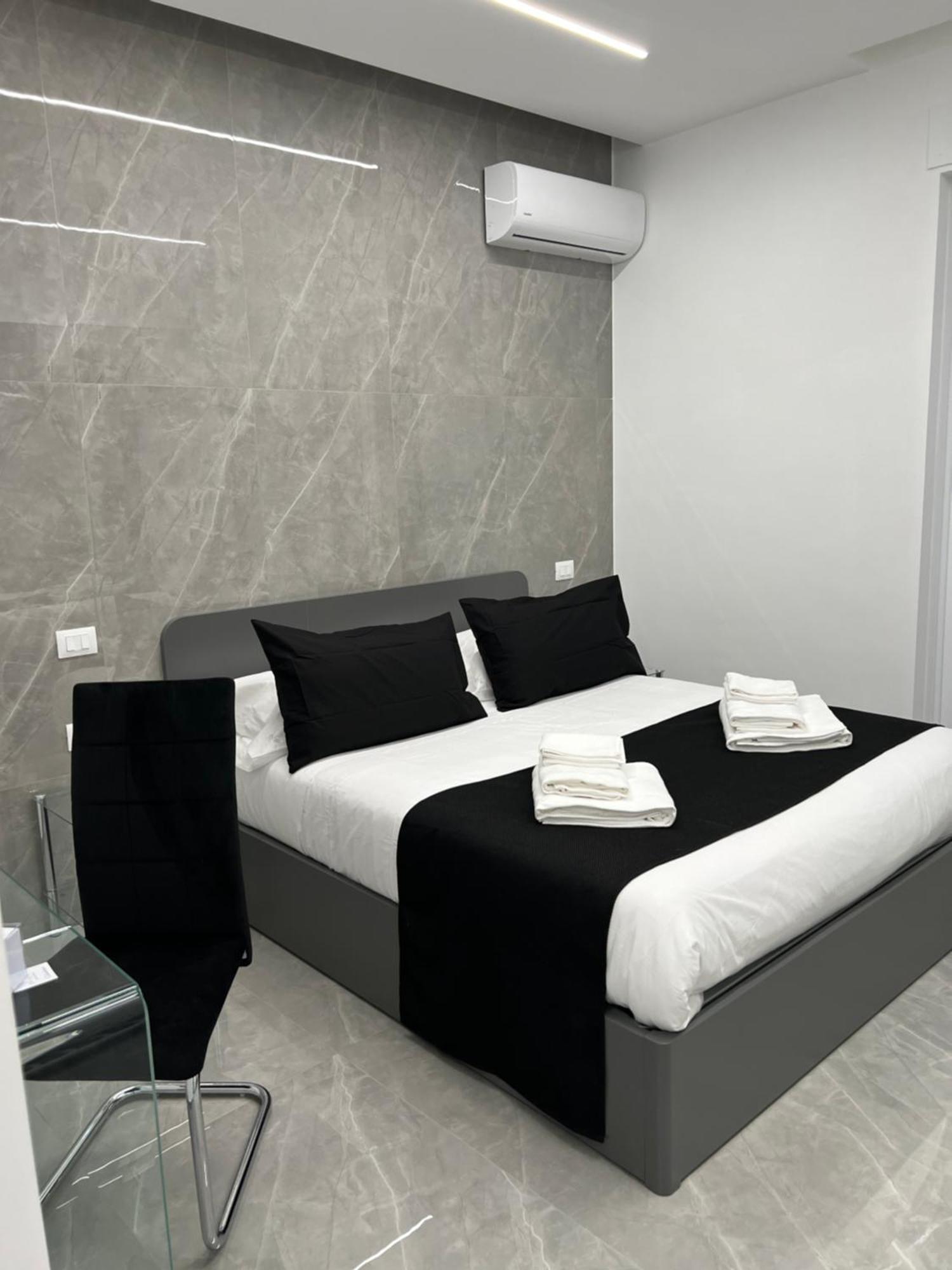 White Elegance Luxury B&B Caserta Exterior foto