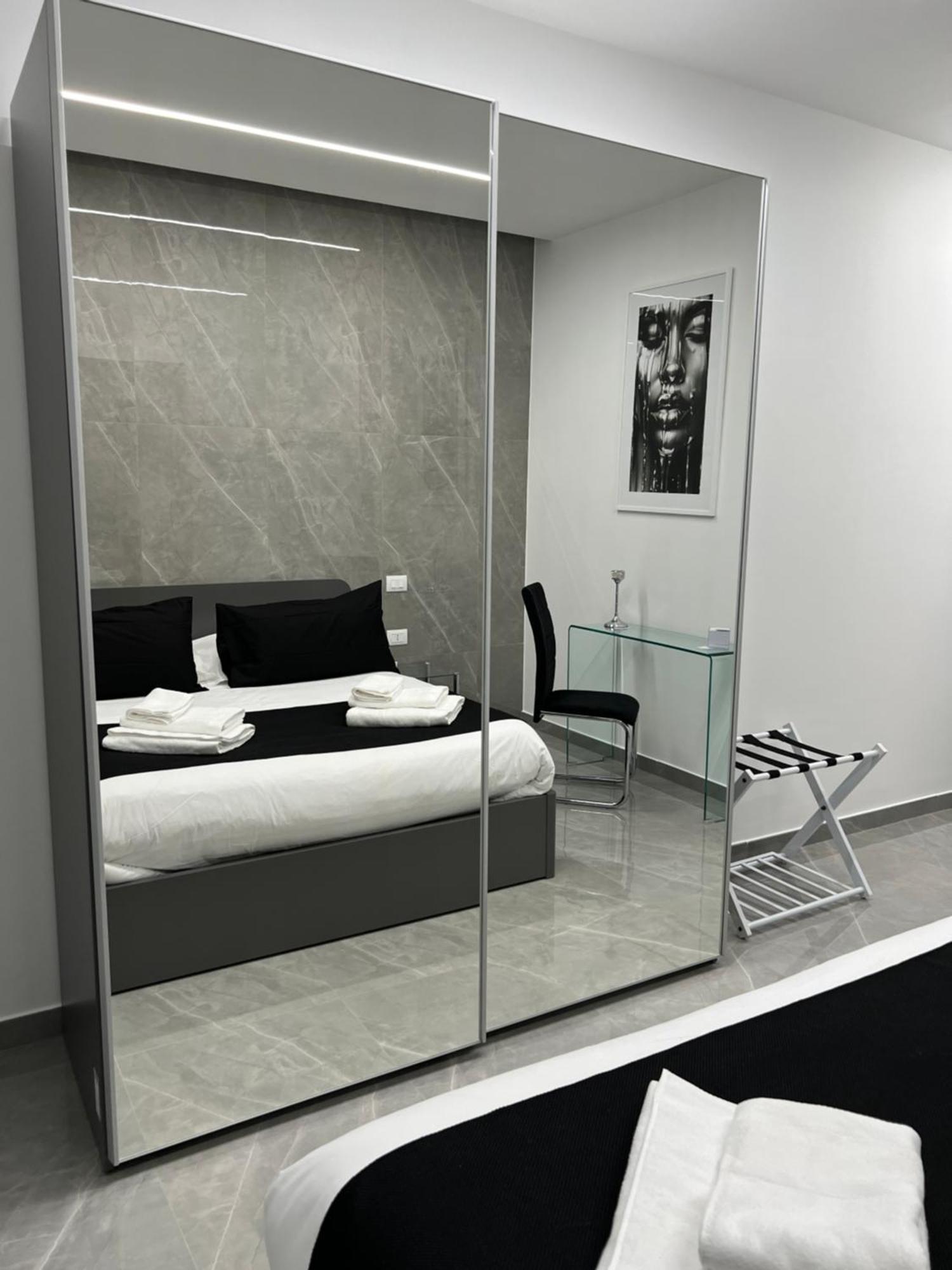 White Elegance Luxury B&B Caserta Exterior foto