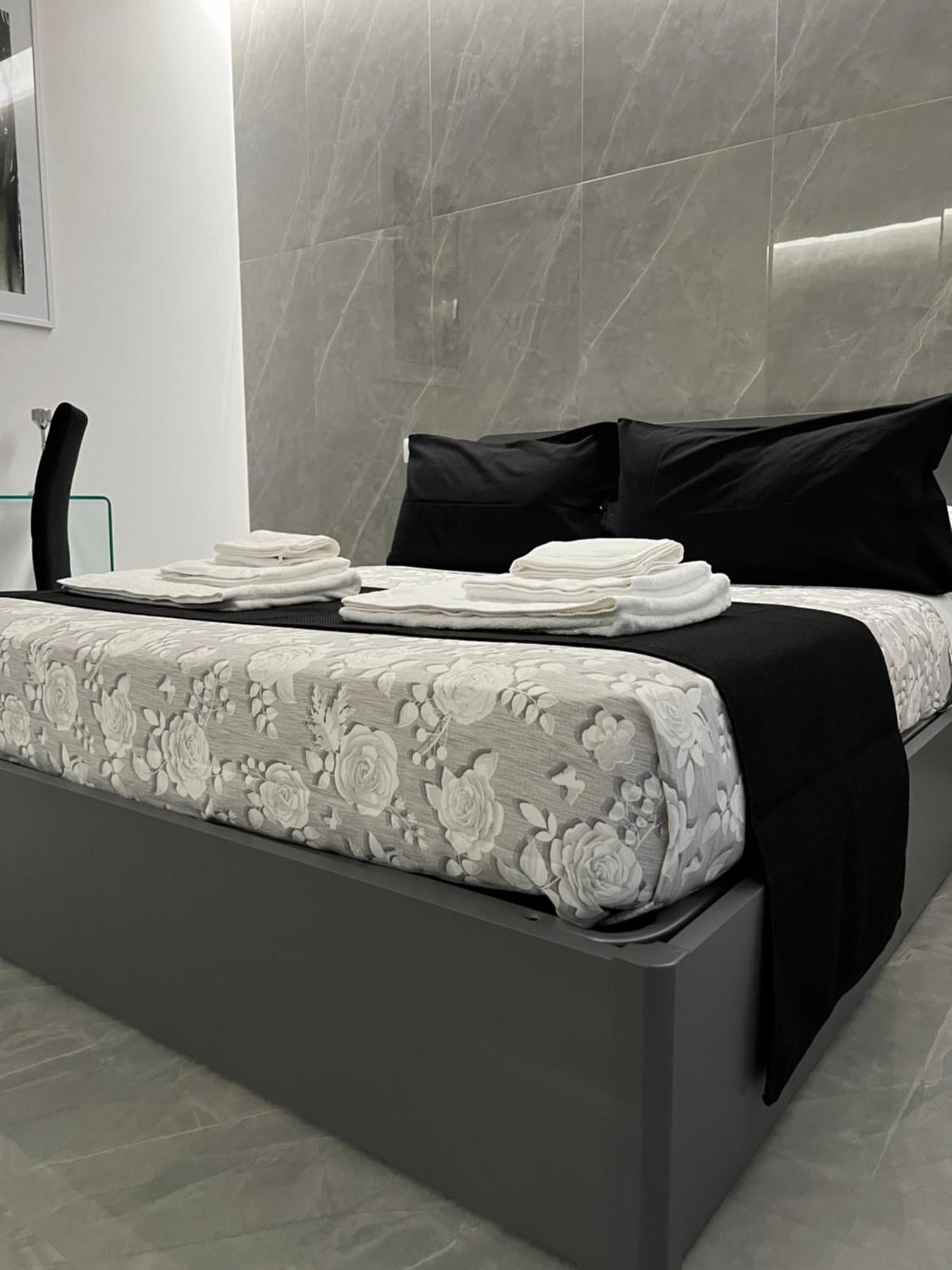 White Elegance Luxury B&B Caserta Exterior foto