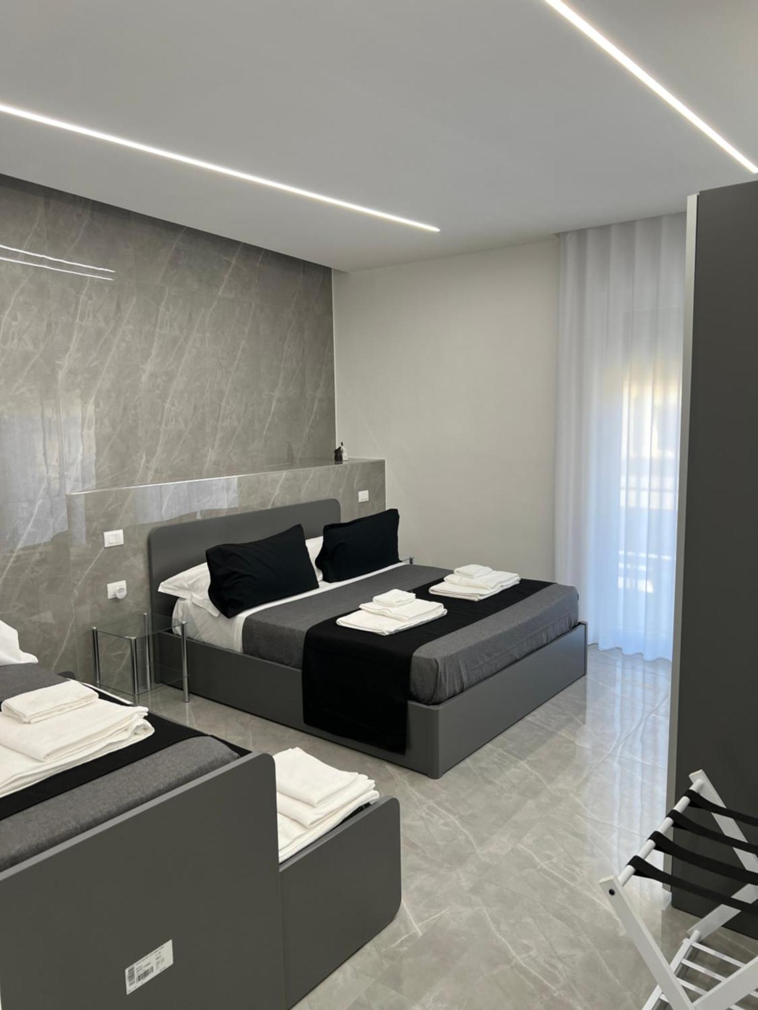 White Elegance Luxury B&B Caserta Exterior foto